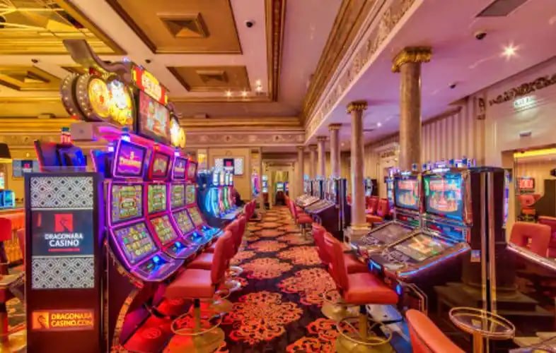 Meja baccarat SA Gaming menampilkan tangan Pemain dan Banker dengan skor di liga 20000.